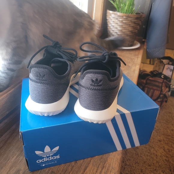 Additas shoes size 9 NWB - Picture 3 of 7